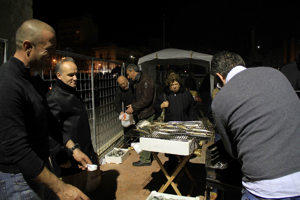 Tra scuola e mare: degustazione di pesce azzurro presso Al Bab
